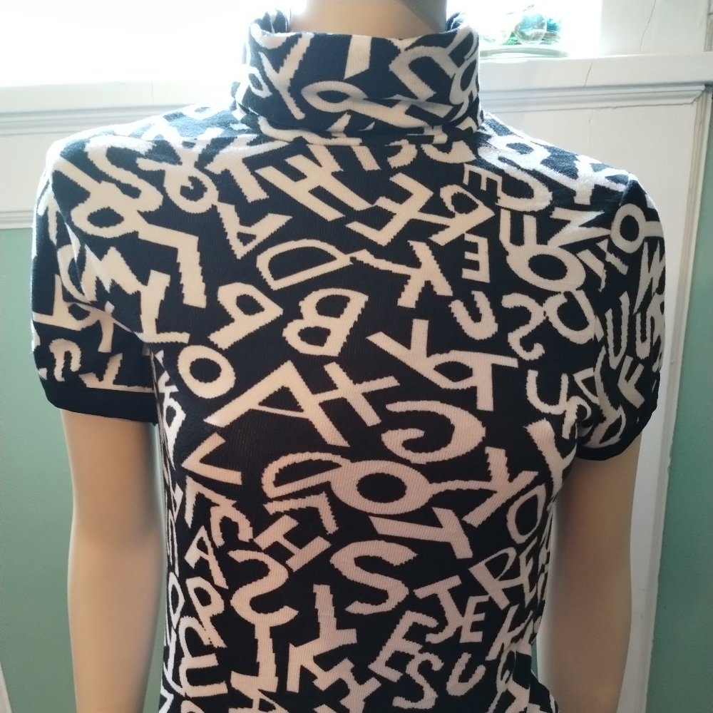 Grip Short Sleeves Turtleneck Letter Sweater Size XL